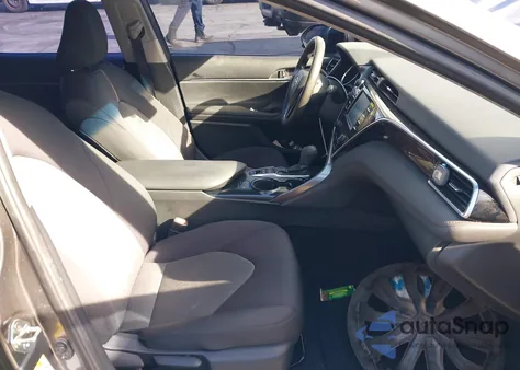 2018 Toyota Camry Hybrid Le z USA, uszkodzony, nr VIN 4T1B31HK3JU003346